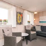 4 Person In Strand-by Traum
