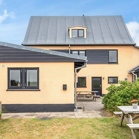 4 Person In Strand-by Traum *