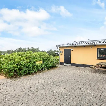 4 Person In Strand-by Traum Вайерс-Странд