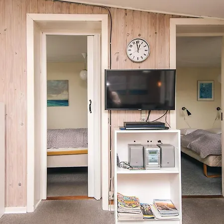 4 Person In Strand-by Traum